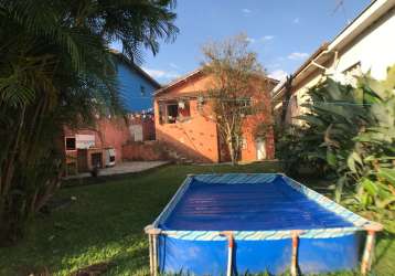 Vende-se: terreno com casa térrea e quintal grande, no horto florestal!