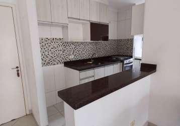 Alugue seu novo lar: apartamento de 50 m² com 2 dormitórios, cozinha americana, sala e banheiro com móveis planejados.