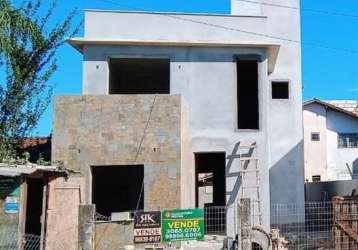 Casa com 4 quartos à venda na servidão revoar das perdizes, 203, campeche, florianópolis, 146 m2 por r$ 1.370.000