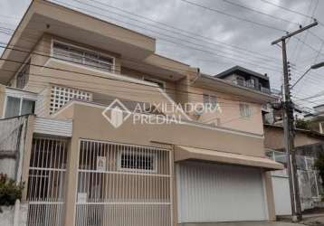 Casa com 3 quartos à venda na rua marcelino simas, 133, estreito, florianópolis, 263 m2 por r$ 1.300.000