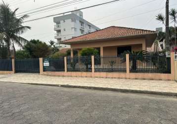 Linda casa com amplo terreno no gravatá de navegantes - sc