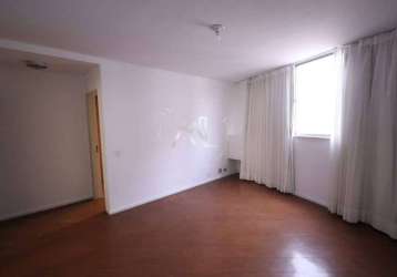 Excelente apartamento, quarto e sala, espaçoso, com dependência completa, em ponto nobre do flamengo