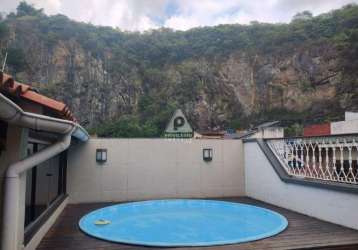 Casa triplex à venda de 4 quartos, 2 suítes, 2 vagas, piscina e churrasqueira, em condomínio fechado em vila isabel