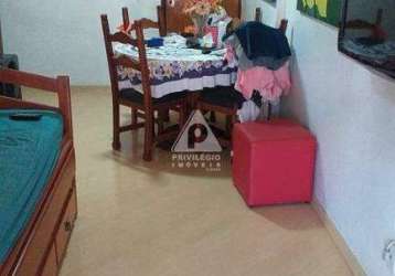 Apartamento , 2 qts, varanda , 1 vaga , rio comprido