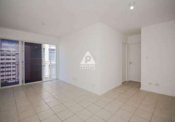 Apartamento sala com varanda 2 quartos 1 vaga centro.