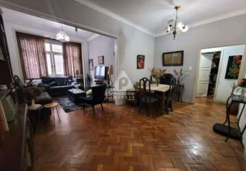 Apartamento em frente ao metro!