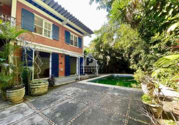 Casa duplex com piscina e churrasqueira - jd botânico