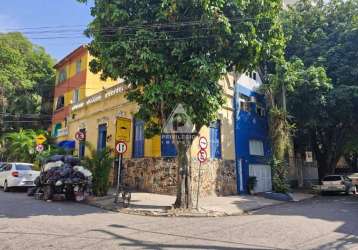 Casa de rua, esquina com direito de subir mais 2 andares