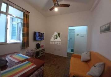 Apartamento de sala/quarto na glória.