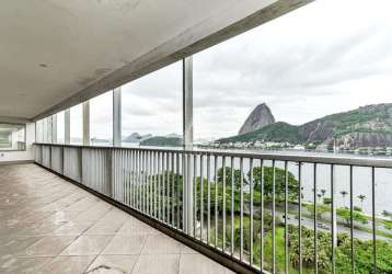 4 quartos, 6 banheiros, 2 dependências, 2 vagas, 490 m2 em rua nobre do flamengo com vista.