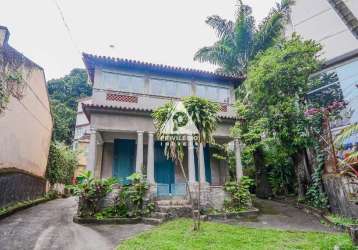 Incrível casa em santa teresa. perto ao largo dos guimarães.