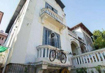 Casa com fachada histórica, 8 quartos com área externa em santa teresa - rio de janeiro