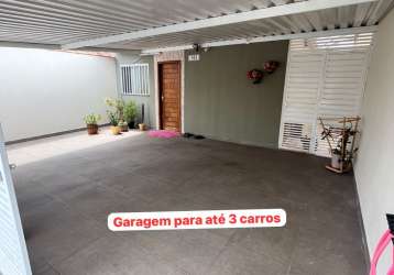 Casa térrea com edícula (suíte) e espaço gourmet.