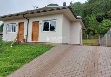 Casa com 2 quartos para alugar na dez de dezembro, 616, carazal, gramado, 60 m2 por r$ 2.200