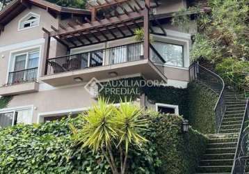 Casa em condomínio fechado com 3 quartos para alugar na dos papagaios, 548, quinta da serra, canela, 380 m2 por r$ 18.000