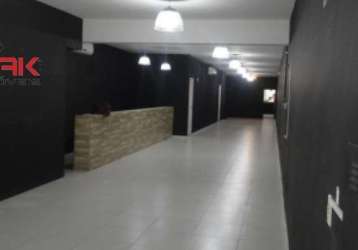 Salao comercial para locacao em regiao central, rua com grande fluxo de veiculos e pedestres.