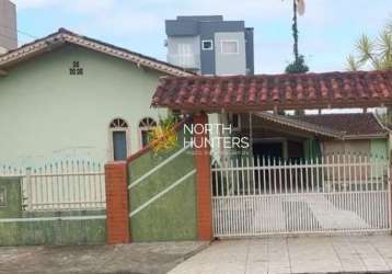 Casa com 3 quartos à venda na rua martinho van biene, 500, jardim iririú, joinville por r$ 550.000