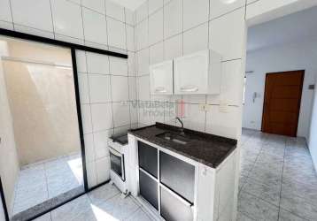 Apartamento com 01 quarto e garagem com excelente localização próx. ao shopping.