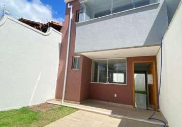 Casa geminada de três quartos no bairro itapoã