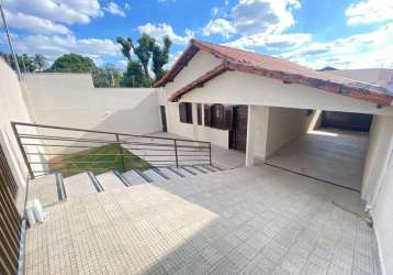 Casa plana de três quarto no bairro santa branca