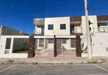 Casa geminada de três quartos no bairro santa amélia