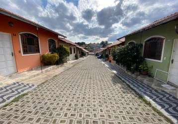 Casa geminada de 03 quartos no bairro rio branco