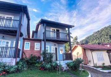 Casa em condomínio, em penedo