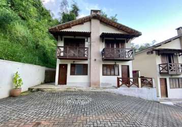 Imperdível: casa à venda no centro de itatiaia-rj com 2 quartos, 1 sala, 1 banheiro, 2 vagas de garagem - 86,00 m².