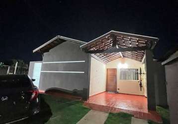 Linda casa em condomínio na vila marli