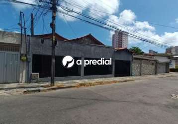 Excelente casa comercial plana, otima para clinicas e afins.