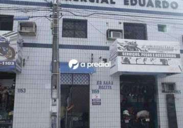 Sala com lavabo, quase esquina com avenida tristão gonçalves.