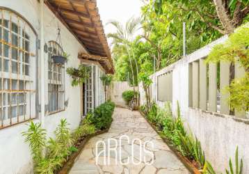 Casa com 4/4 próxima à avenida beira mar e empório seu bento, farolândia