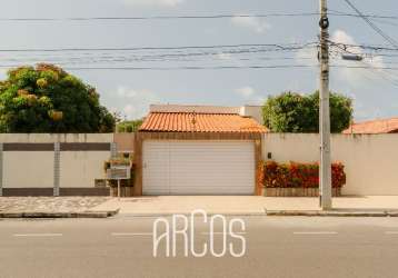 Casa com 4 quartos e piscina, à venda no aeroporto