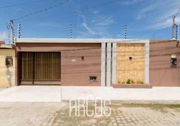 Casa na aruana, com 3 quartos sendo 2 suítes, 200m², recém-reformada. aracaju - se