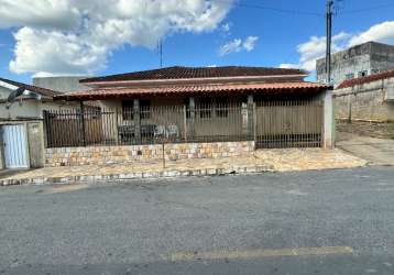 Linda casa a venda em jacutinga-mg