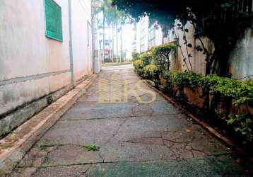 Casas a venda no centro de vinhedo no mesmo terreno.