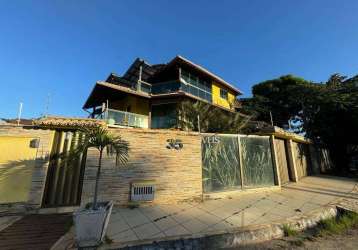 Excelente casa alto padrão com 400 metros quadrados, totalmente independente e com piscina localizado no bairro mirante da lagoa em macaé/rj.