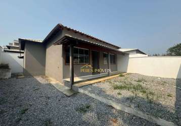 Excelente casa linear localizada no bairro residencial rio das ostras!