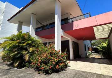 Casa com aproximadamente 300m2, 4 quartos, 2 vagas,  boa viagem