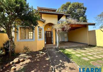 Excelente casa na vila petrópolis em atibaia, com vista para a pedra grande!