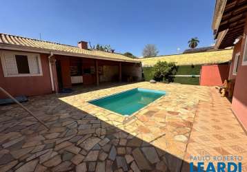 Excelente casa térrea com piscina no jardim paulista em atibaia/sp