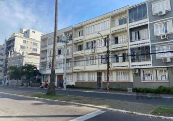 Apartamento , boa localização no menino deus, próximo a todos os recursos e facilidades do bairro 50 m², living com 2 ambiente, 2 dormitórios, banheiro social e área externa de serviço.&lt;br&gt;apart