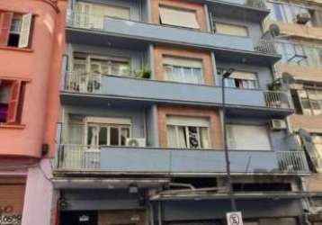 Apartamento de 3 dormitórios no centro histórico em porto alegre. possui hall de entrada, sala de estar, sala de jantar, lavabo, banheiro social, ampla cozinha e área de serviço separada.&lt;br&gt;loc