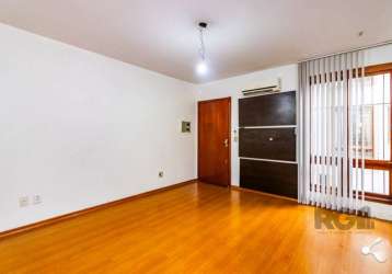 Você está procurando um apartamento no bairro rio branco com 02 dormitórios, dependência de emprega e vaga de garagem coberta e escriturada ??&lt;br&gt;         &lt;br&gt;acabou de achar!!    &lt;br&g