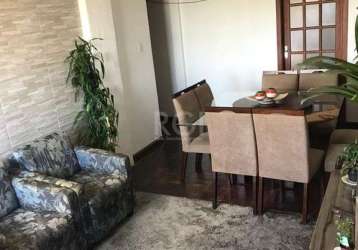 Vende no bairro floresta, apartamento de 3 dormitórios, com dependência de empregada, de frente, living 02 ambientes, banheiro social e auxiliar, vista panorâmica para o rio guaíba.