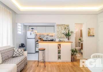 Apartamento de 1 dormitório transformado em loft, com 41m de área privativa mais 50 metros de terraço aberto (exclusivo dessa unidade).  mobiliado com mesa, cadeira, cooktop, televisão, micro-ondas, g