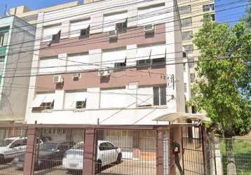 Apartamento de 1 dormitório, 1 quadra do gasômetro, 45m², cozinha com área de serviço integrada, reformado, sanca com iluminação indireta na sala, banheiro e cozinha reformados com pedra em granito. c