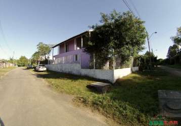 Casa para compra em porto alegre | ótima casa de esquina, com sacada/terraço, sala de estar, cozinha ampla, banheiro social e área de serviço. área de lazer com churrasqueira e banheiro. terreno de 30