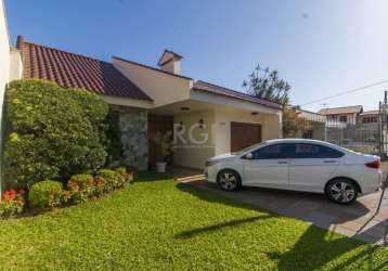 Casa terreá  em ótima localização, no coração do bairro são sebastião. pronta para morar, reformada e cuidada com carinho. 04  quartos sendo 01 suite com banheira de hidro, banheiro social, hall de en