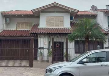 Casa à venda no bairro jardim planalto - porto alegre&lt;br&gt;área privativa: 326,80 m² | 5 dormitórios (2 suítes) | 4 vagas de garagem&lt;br&gt;&lt;br&gt;excelente residência, semimobiliada, com amb